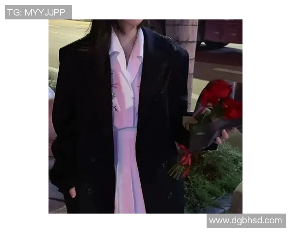 足球明星头像展现高贵气质与时尚魅力的女生形象解析