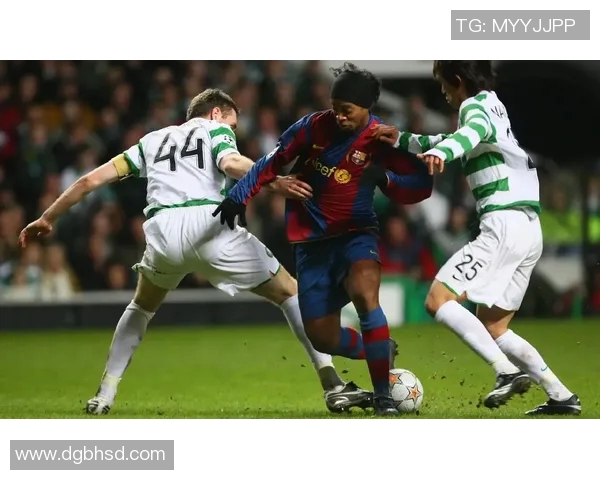 足球明星签名推人视频合集精彩瞬间回顾与球迷互动分享