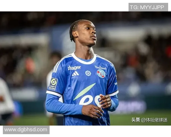 足球明星身高普遍不高的真相与影响探讨 足球明星身高普遍不高的真相与影响探讨