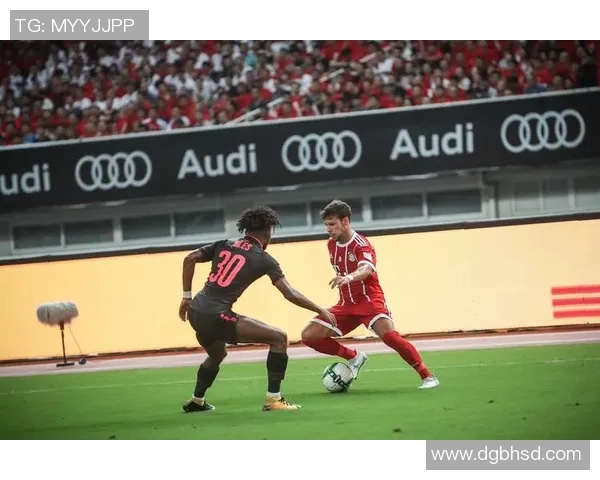 足球明星驾驶奥迪进行训练展现高超技艺与激情瞬间 足球明星驾驶奥迪进行训练展现高超技艺与激情瞬间